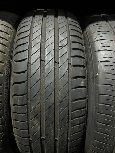 Pneu 185/60/15 Michelin  98 % vida