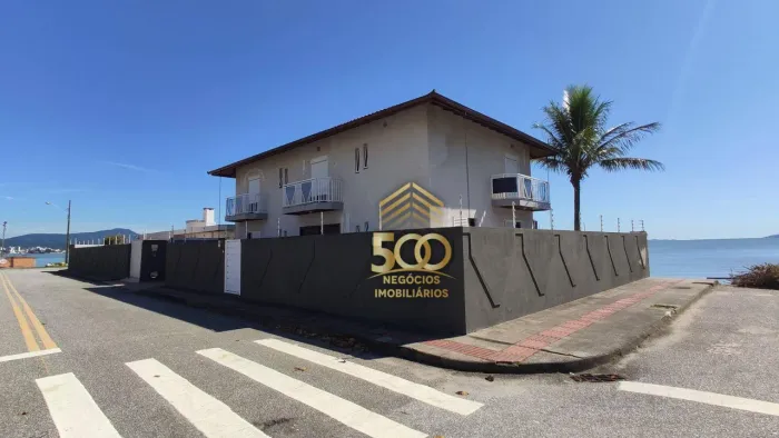 Casa Residencial/Comercial á Venda, de Frente para o Mar, 350 m² Privativos, terreno com 5