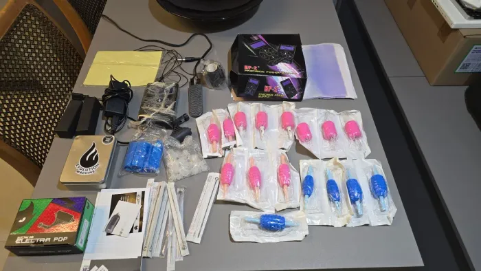 Material de tatuagem e maquina