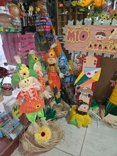 Deposito de festa junina  - Bonecos e Decoração