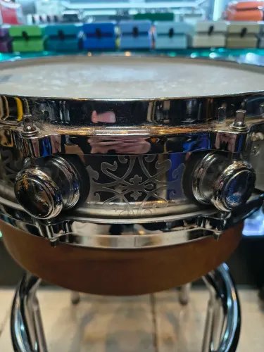 Caixa de bateria Piccolo trixon solist 14x3,5 aros diecast Evans timbre brutal aço inox