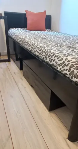 LINDA CAMA SOLTEIRO LAQUEADA COM COLCHÃO