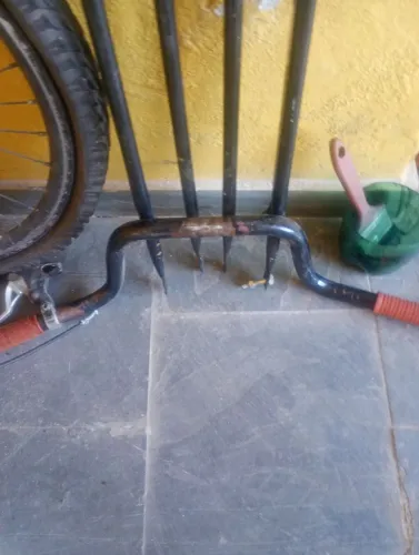 vendo Quadro de bicicleta, rodas guidão, garupa e paralama.