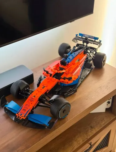 Kit de Montar F1 McLaren 2022 com 1432 peças 65 cm (Compatível com Lego)