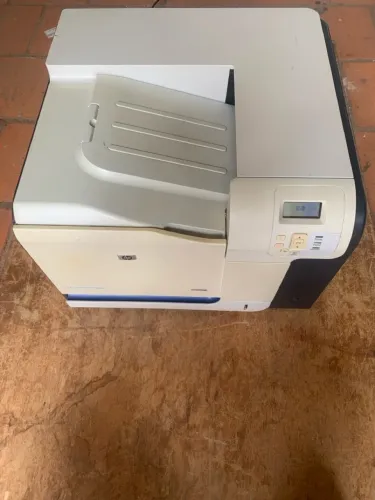 Impressora hp laserjet cp3525n
