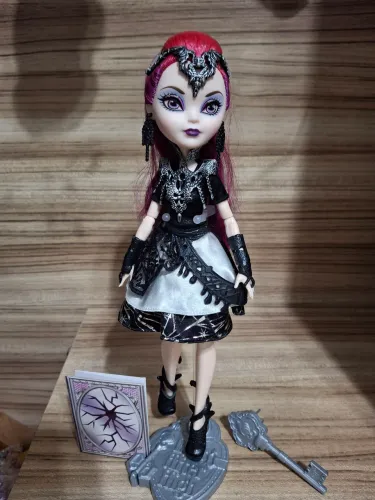 Boneca Ever After High - Mira Shards