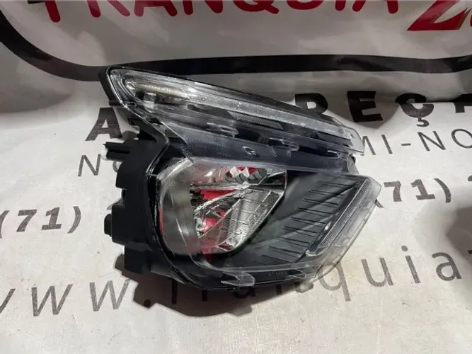 Farol direito c3 2024 C/detalhe 