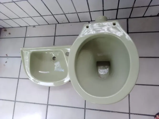 Cuba e Vaso Sanitário Antigos