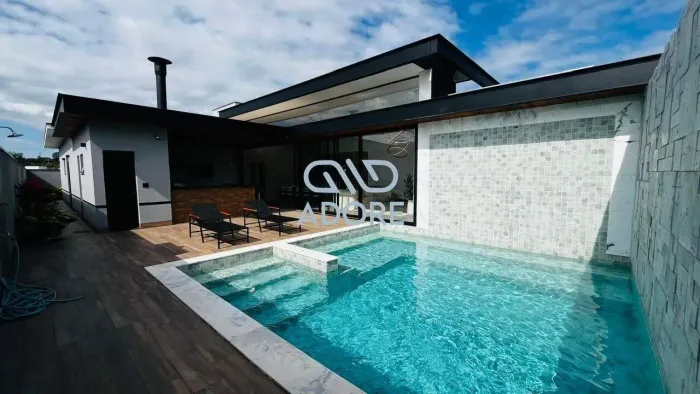 Casa térrea 4 dormitórios, suítes aconchegantes e quintal espaçoso no Condomínio Villas do