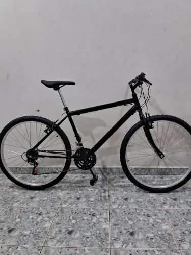 Bicicleta Aro 26 de Ferro Preta 18 Velocidades 