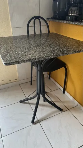 Mesa de mármore 4 cadeiras