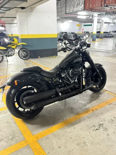 Harley Fatboy All Black 2022 - 9.000km (Exclusiva)