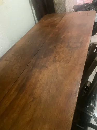 Mesa de madeira maciça