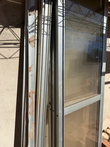 porta de vidro estilo sacada