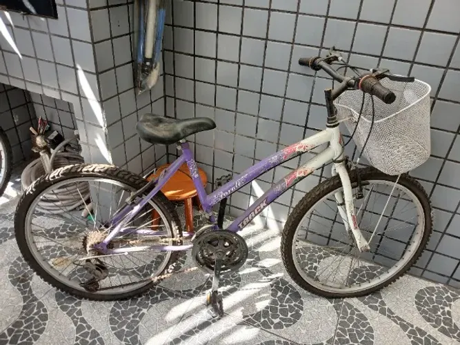 TRÊS BICICLETAS USADAS ARO 20 e 24 - CALOI