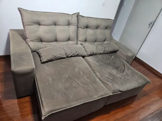 Vendo Sofá retrátil muito conservado