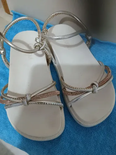 Sandália infantil super estilosa 