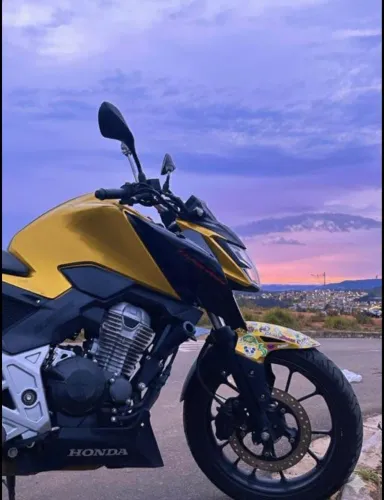 VENDO TWISTER 300 DOURADA 2023