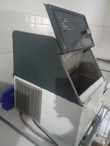 Máquina de gelo 50 kg 