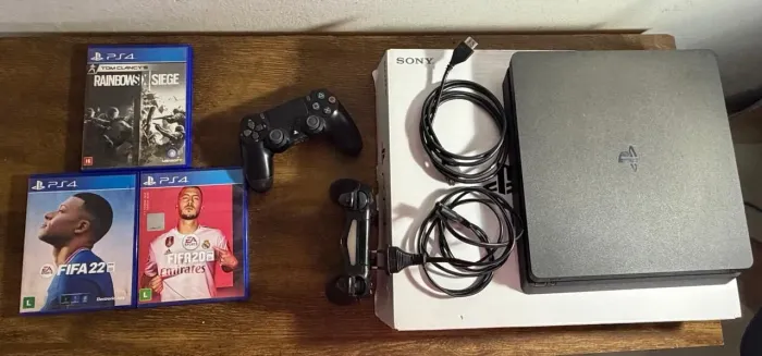 PS4 Slim com 1 TB+ 2 controles+ 3 jogos