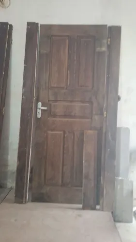 Portas de paudarco.