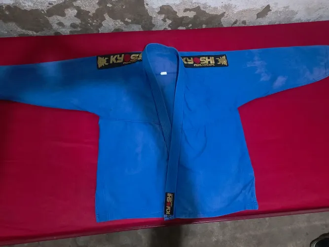 VENDE SE UM KIMONO DE JUDÔ Gi A2