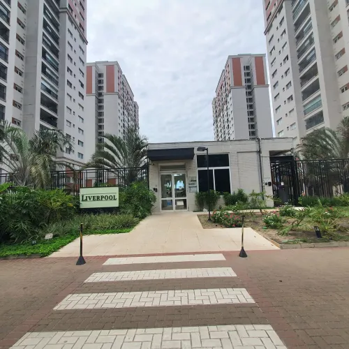 Apartamento com mobília na Ponta Negra, 03 dormitórios, andar alto no Reserva Inglesa. 