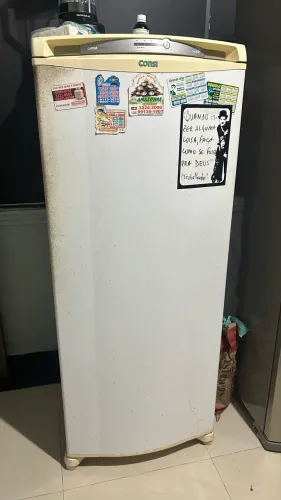 Vende-se geladeira