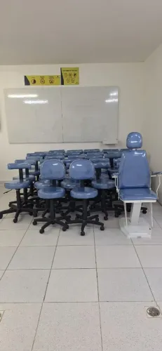 Manutenção estofamento de cadeiras odontológicas e de escritório