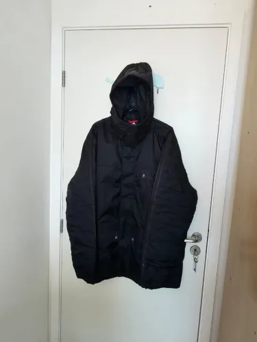 Casaco ADIDAS com capuz removível para frio ou neve