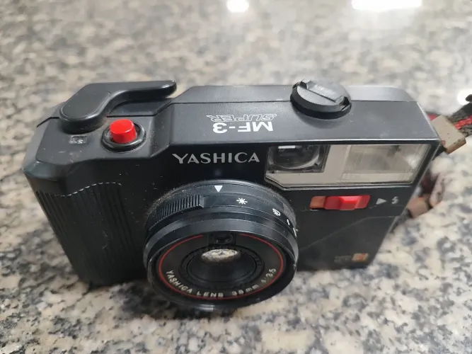Câmera Analógica Yashica.