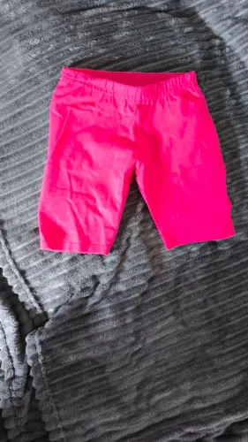 SHORTS MENINA- TAMANHO 8.