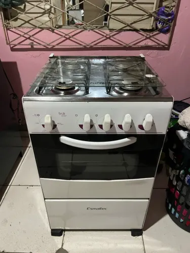 Vende-se fogão de quatro bocas
