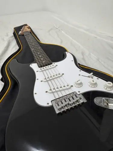 Guitarra Stratocaster Preta (Estilo Fender) + Capa Bag