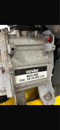 Vendo prensa pneumática modelo máquinatec modelo 50x40 com compressor vonder 30l