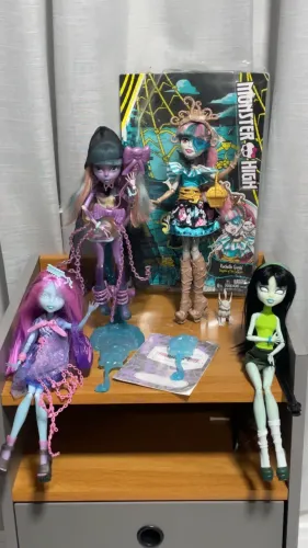 Lote Monster High (kiyomi, river, rochelle, scarah)