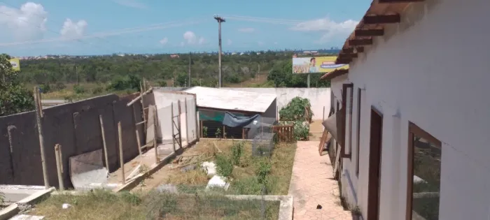 Alugo - Galpão com área aberta e banheiro - Arembepe - Localização excelente