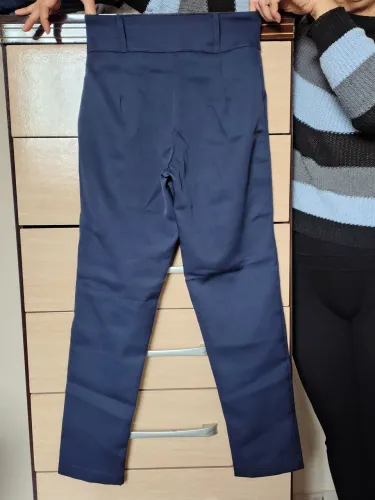 Calça feminina estilo formal