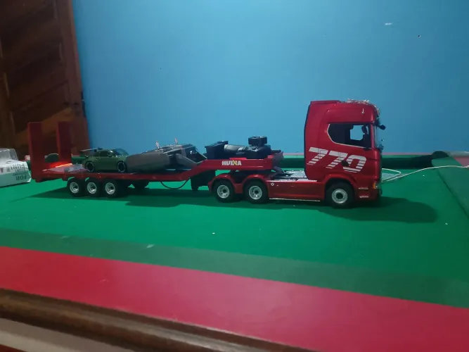 SCANIA DE CONTROLE REMOTO CAVALO MECÂNICO E CARRETA.