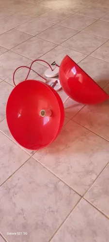 Abajur de teto vermelho