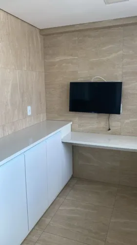 Alugo apartamento com 3 quartos mobiliado.