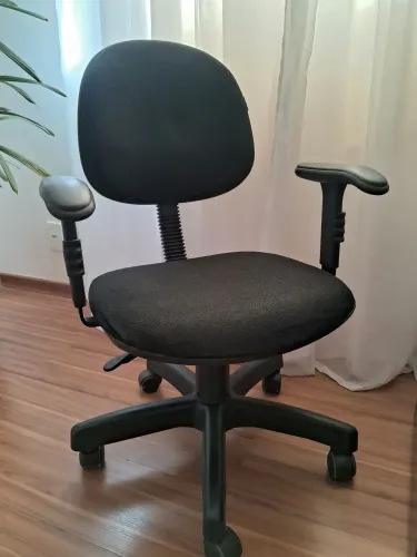 Cadeira de Escritório com regulagens, Novinha