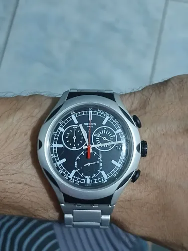o Swatch Black Energy YYS4000AG