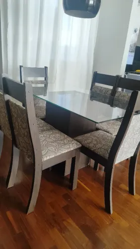 Mesa de vidro com 6 lugares
