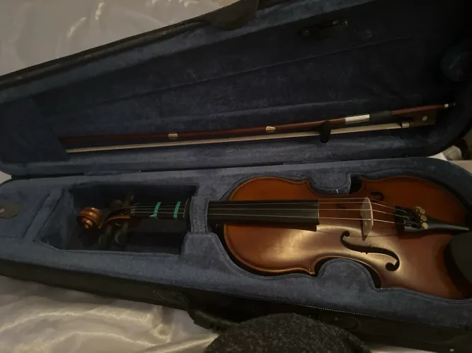 Violino infantil 1/18 acompanha arco e espaleira de espuma 