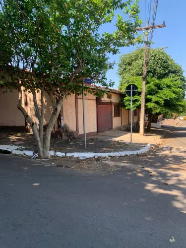 Vendo Lote com 3 casas
