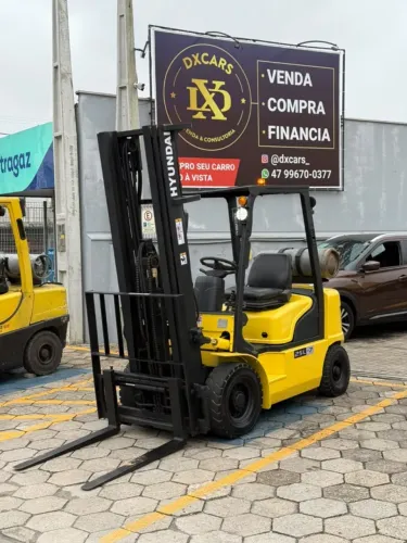 Empilhadeira Hyundai 25L-7 Ano 2013