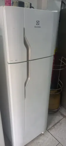 Vendo Geladeira Electrolux 