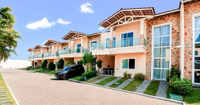 Casa em condomínio com 4 suítes na Sabiaguaba - Porteira semi - fechada