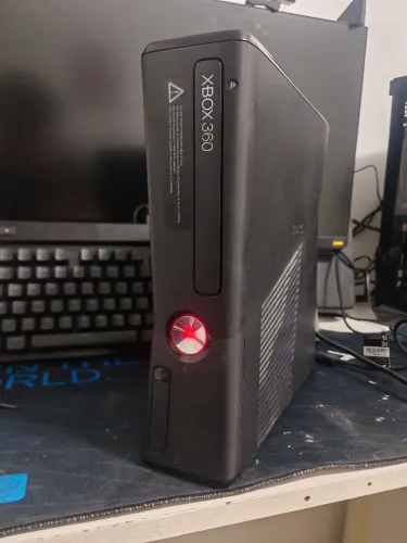 Xbox 360 slim no estado + fonte 
